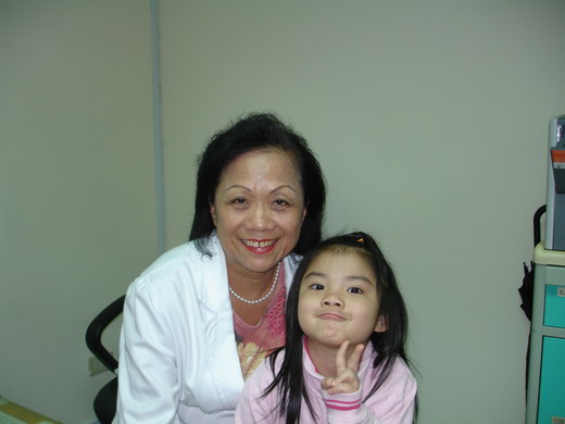小美的4年級女兒來跟楊醫師打招呼！